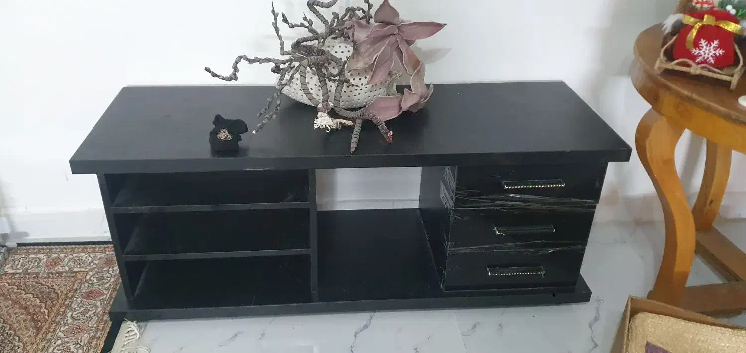 میز تلویزیون سالم و نو فقط ۳ میلیون تومان|میز تلویزیون|ارومیه, |دیوار