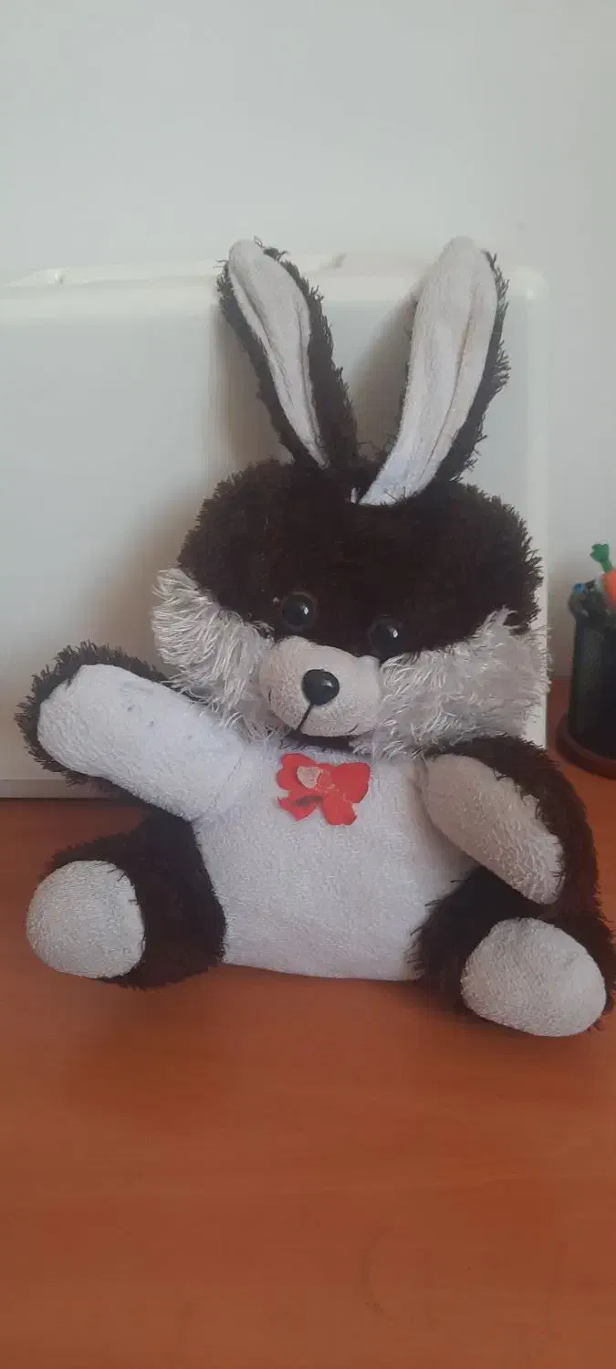 سه عدد عروسک|اسباب‌بازی بچه|بروجن, |دیوار