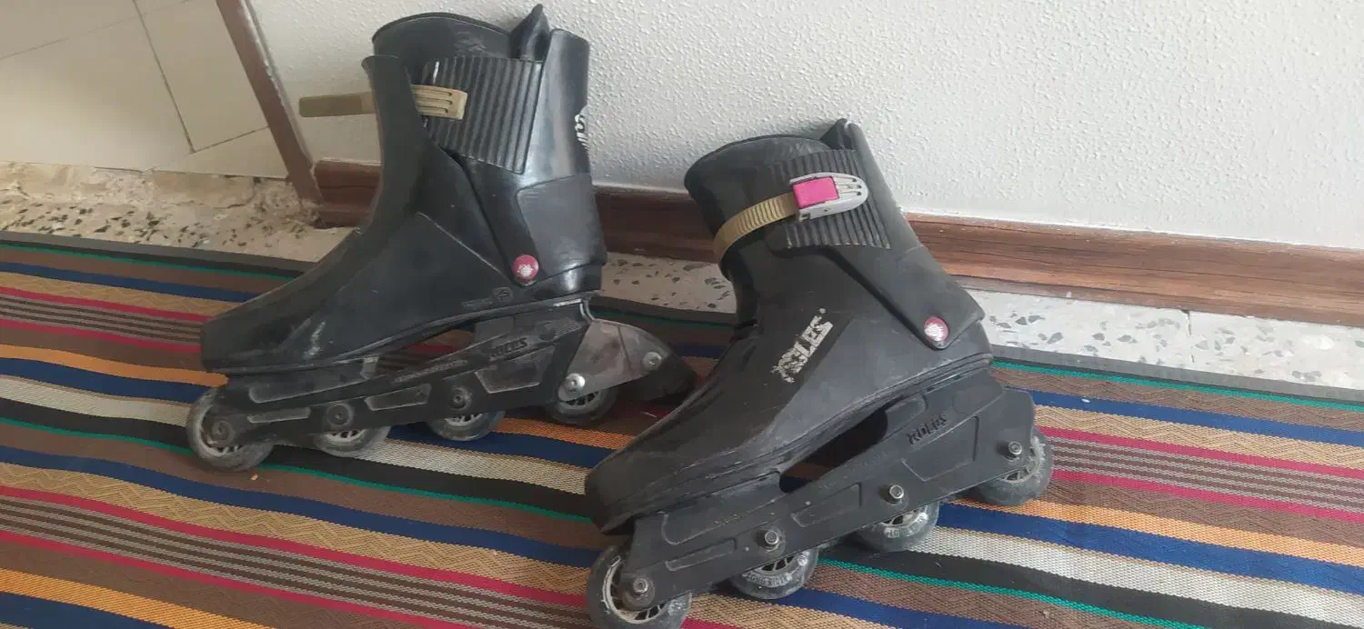 کفش اسکیت سایز بزرگ فکر کنم تا ۴۲ اندازس|دوچرخه، اسکیت، اسکوتر|شاهین‌شهر, مسکن مهر|دیوار