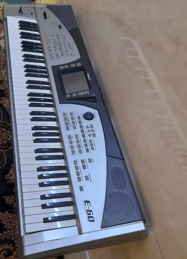 Workstation Roland E-60|پیانو، کیبورد، آکاردئون|تهران, مطهری|دیوار