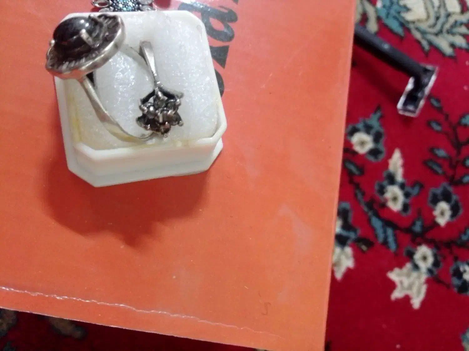 انگشتر و گردنبند نقره کم کاروعالی|جواهرات|یزد, |دیوار