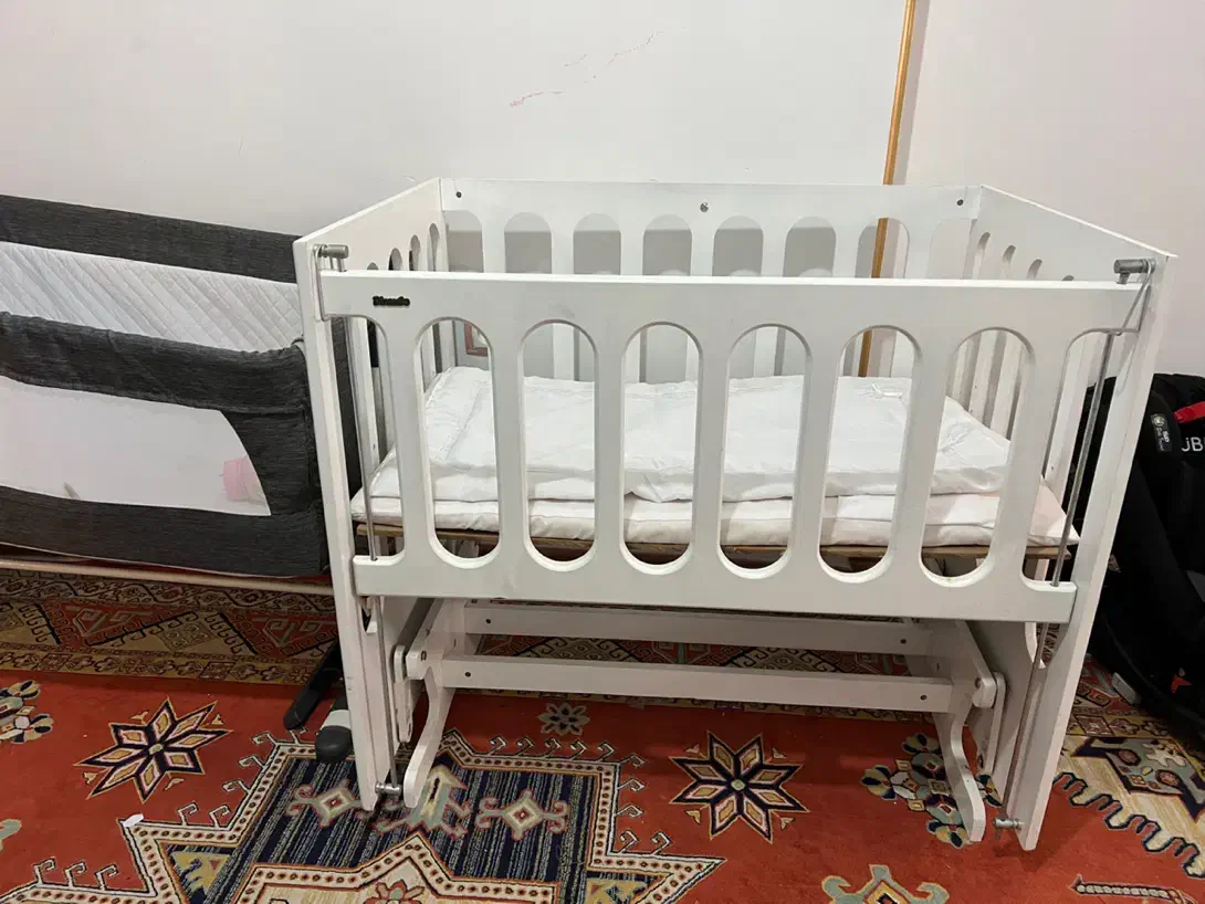 تخت و گهواره در حد نو به کسی که مشکل داره رایگان|تخت و صندلی بچه|کرمانشاه, |دیوار