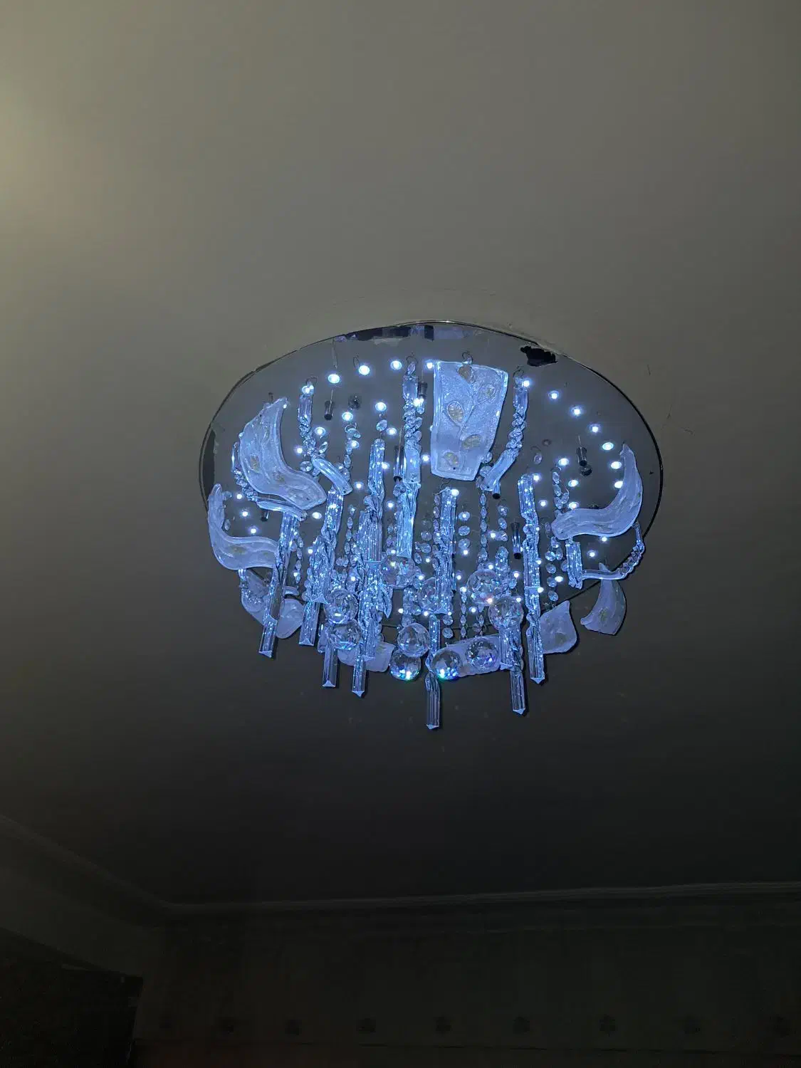 لوستر سقفی چینی گرد|لوستر و چراغ آویز|تهران, قصر فیروزه ۲|دیوار