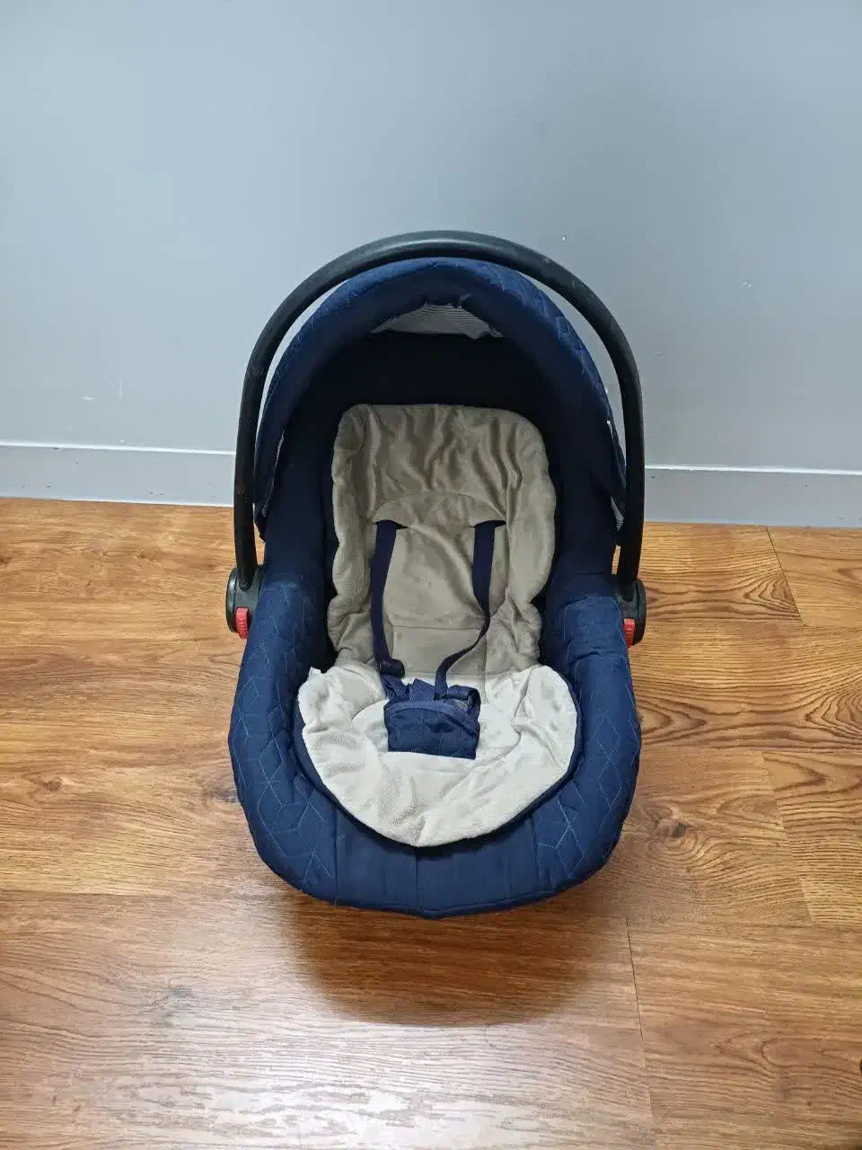 کریر سبک و تمیز|کالسکه و لوازم جانبی|قم, دروازه کاشان|دیوار