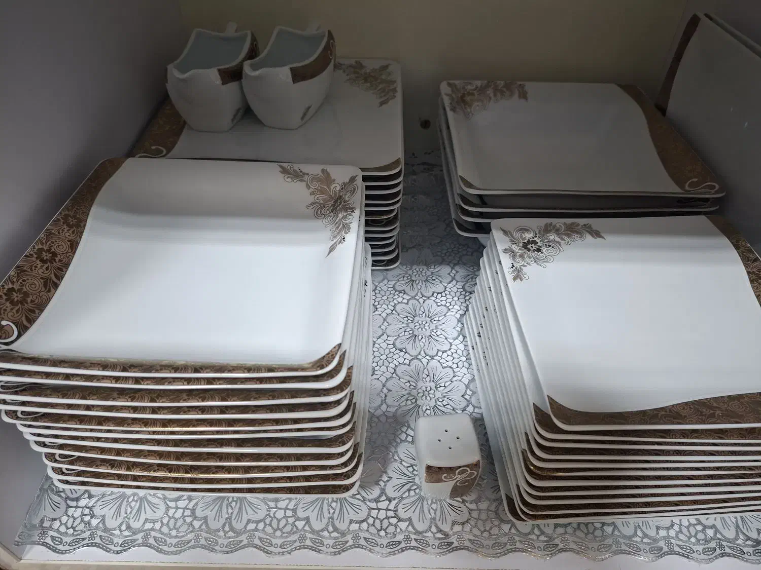 سرویس چینی ۲۴ نفره|ظروف سرو و پذیرایی|جوانرود, |دیوار