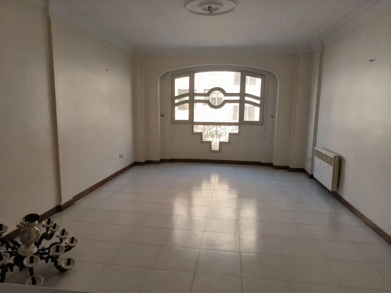 آپارتمان فلکه اول ۱۰۰ متر دو خواب شیک غرق نور