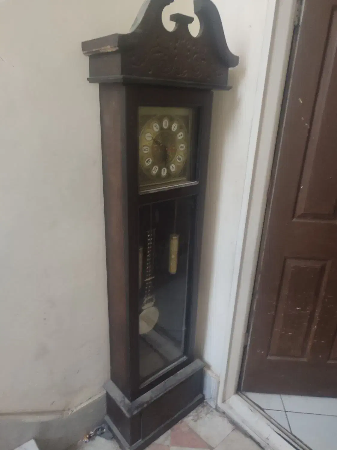 یک ساعت ایستاده درحدنو بدنه طرح چوب|ساعت دیواری و تزئینی|مشهد, بهمن|دیوار