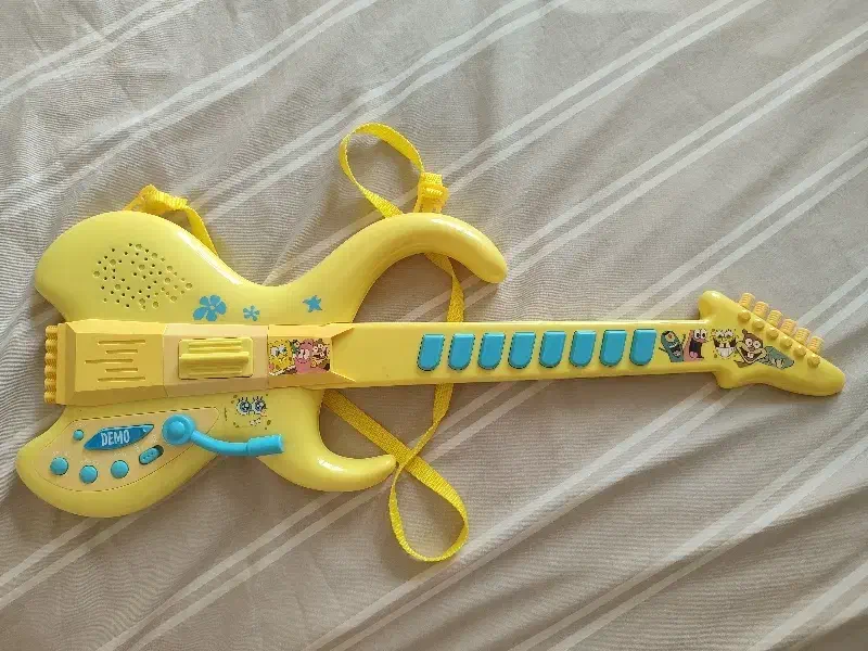 گیتار الکتریک اسباب بازی باب اسفنجی|اسباب‌بازی بچه|تهران, حشمتیه|دیوار