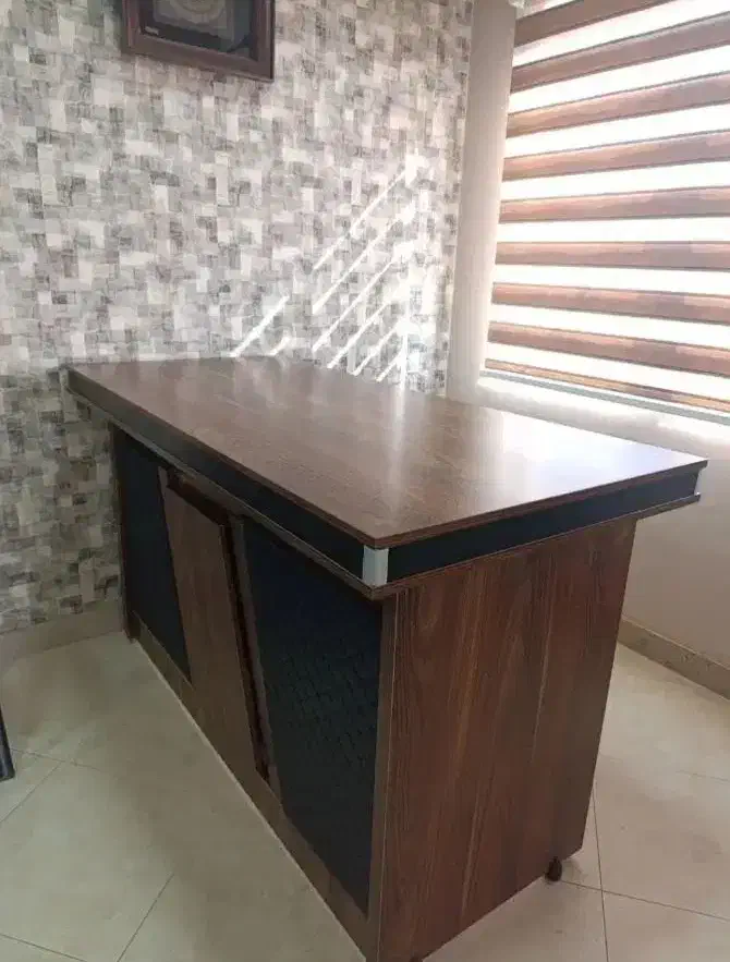 میز شیک و سالم|مبلمان اداری|رشت, چله خانه|دیوار