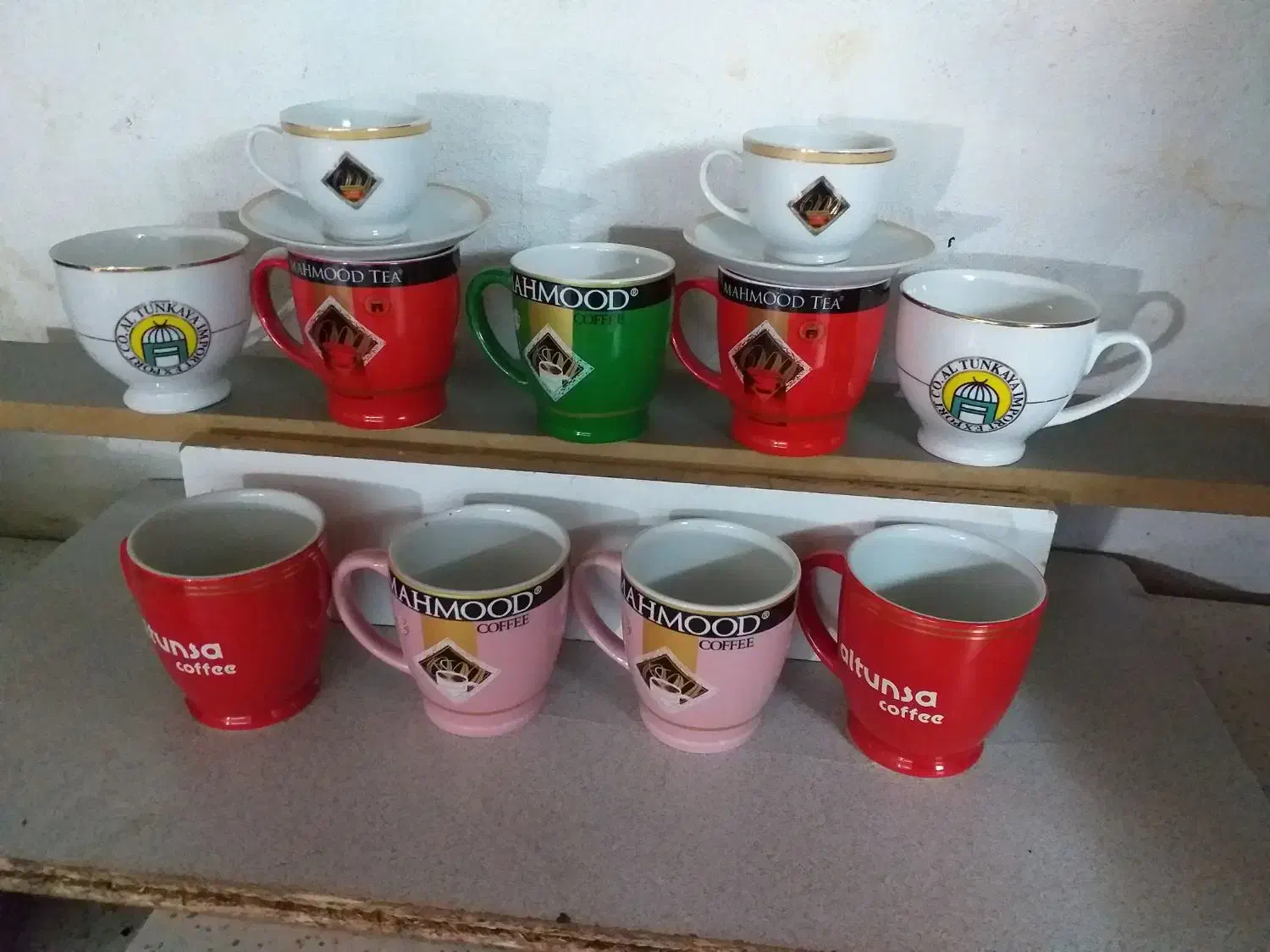 فروش تعدادی لیوان و استکان مارک دار اصلی زیر قیمت|ظروف سرو و پذیرایی|بیجار, |دیوار