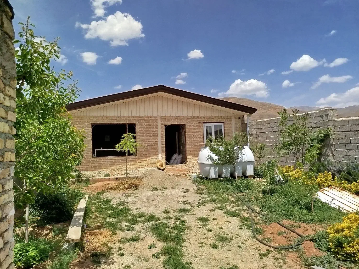 فشند باغچه نیمه کاره|فروش خانه و ویلا|هشتگرد, فشند|دیوار