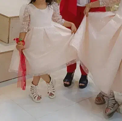 لباس مجلسی دخترانه شیک مزون دوز گل سر و پاپیون|کفش و لباس بچه|قم, شهرک مهدیه|دیوار