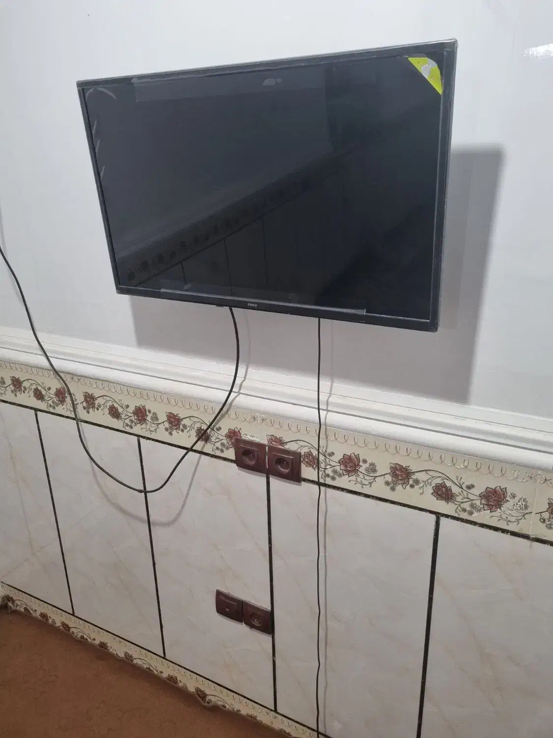 خانه ویلایی داری آب وبرق و سند محضری|فروش خانه و ویلا|قلعه گنج, |دیوار