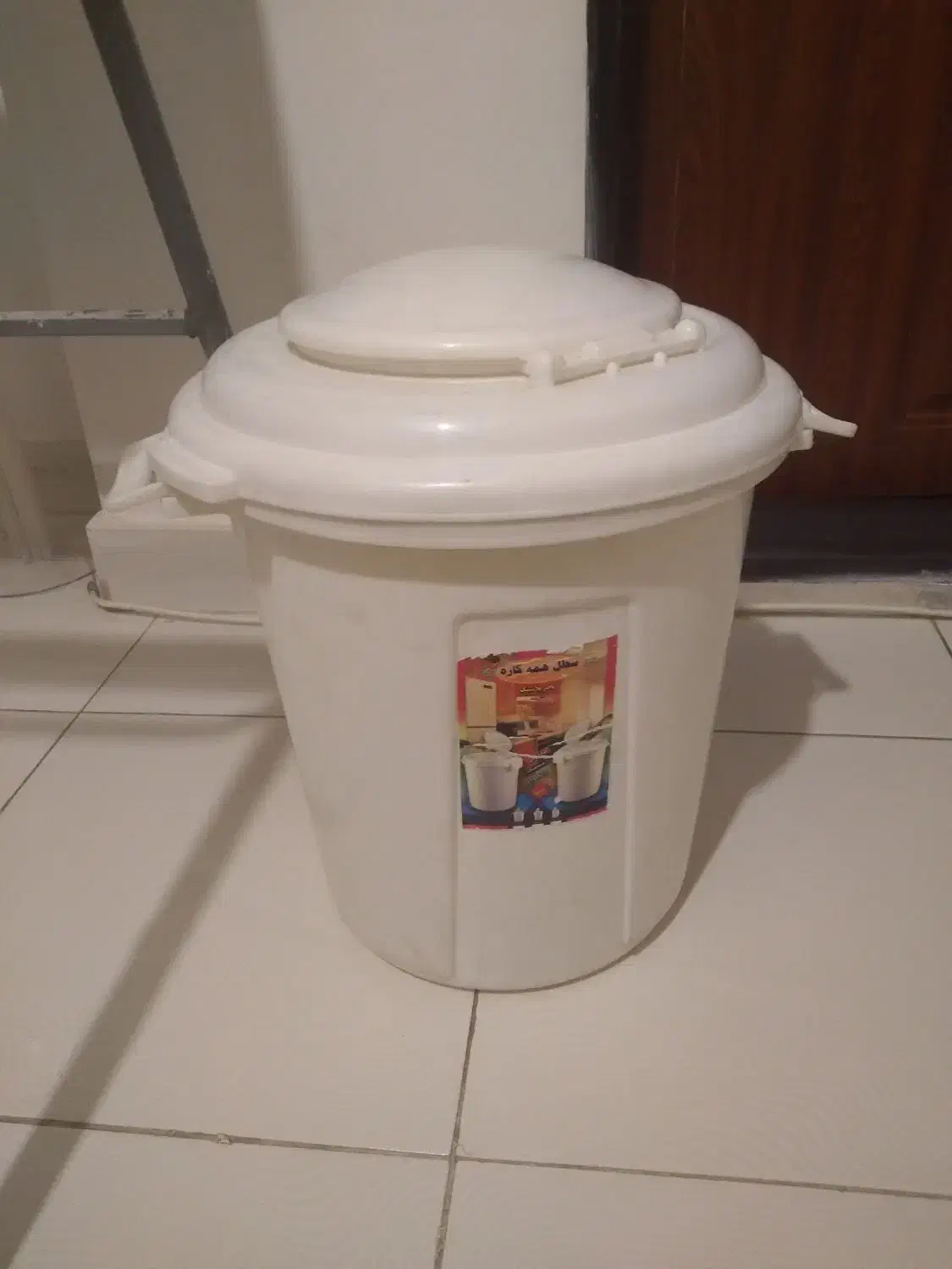 چهار پایه و سطل نو|ظروف نگهدارنده، پلاستیکی، یکبارمصرف|کرمانشاه, |دیوار