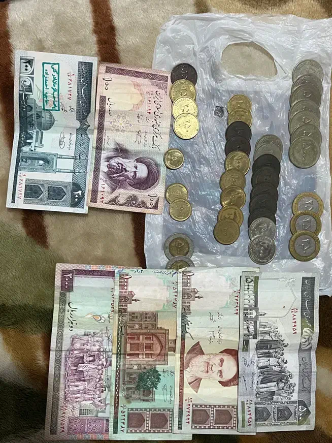 سکه و پول قدیمی|کلکسیون سکه، تمبر، اسکناس|صومعه‌سرا, |دیوار