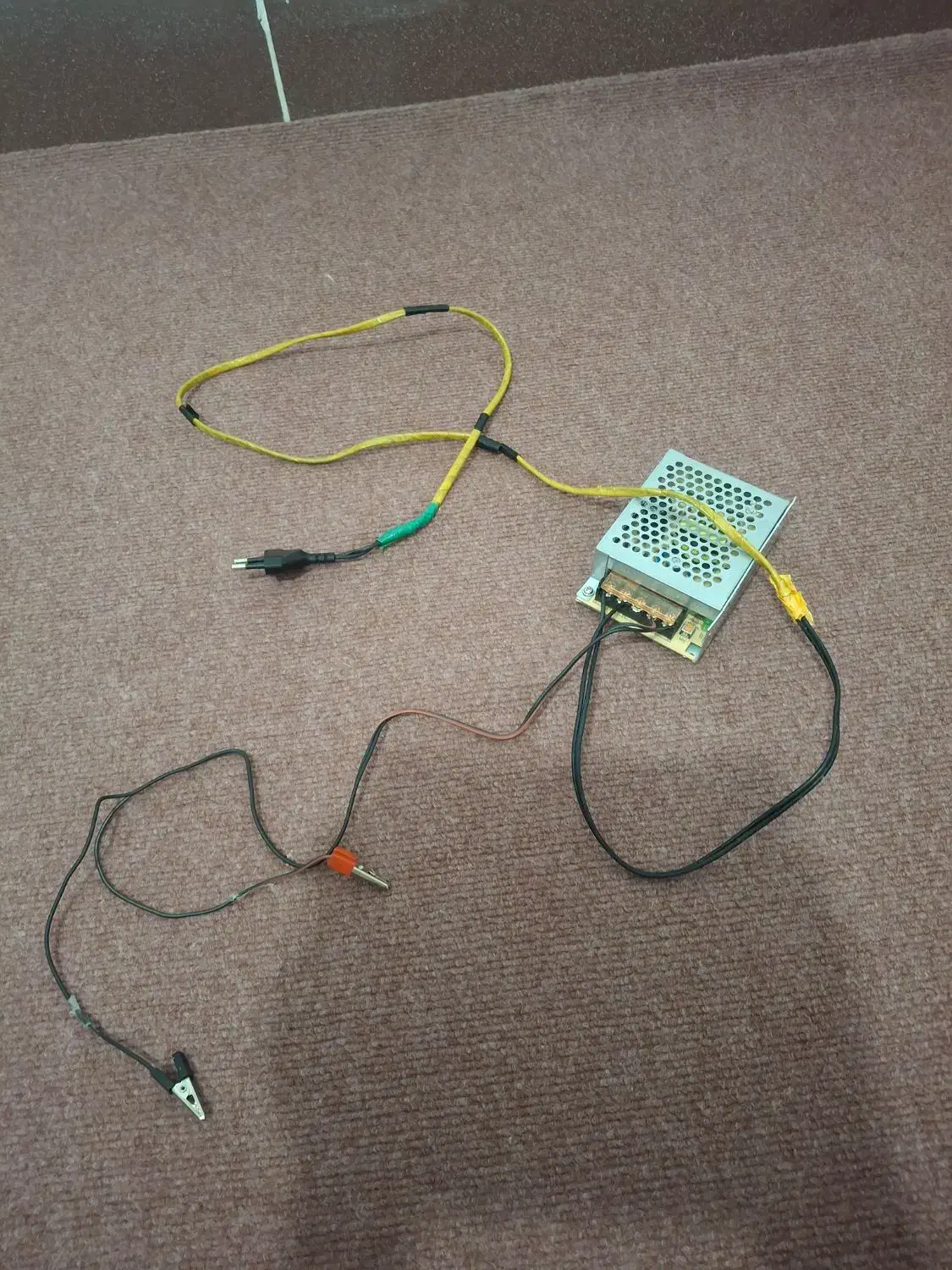 مبدل برق ۱۲ ولت ۵ آمپر|قطعات و لوازم جانبی رایانه|بهبهان, |دیوار