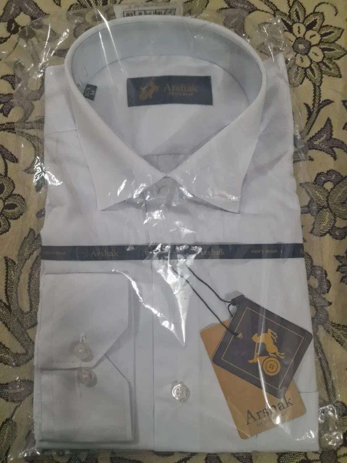 پیراهن سفید آکبند|لباس|اصفهان, جلفا|دیوار