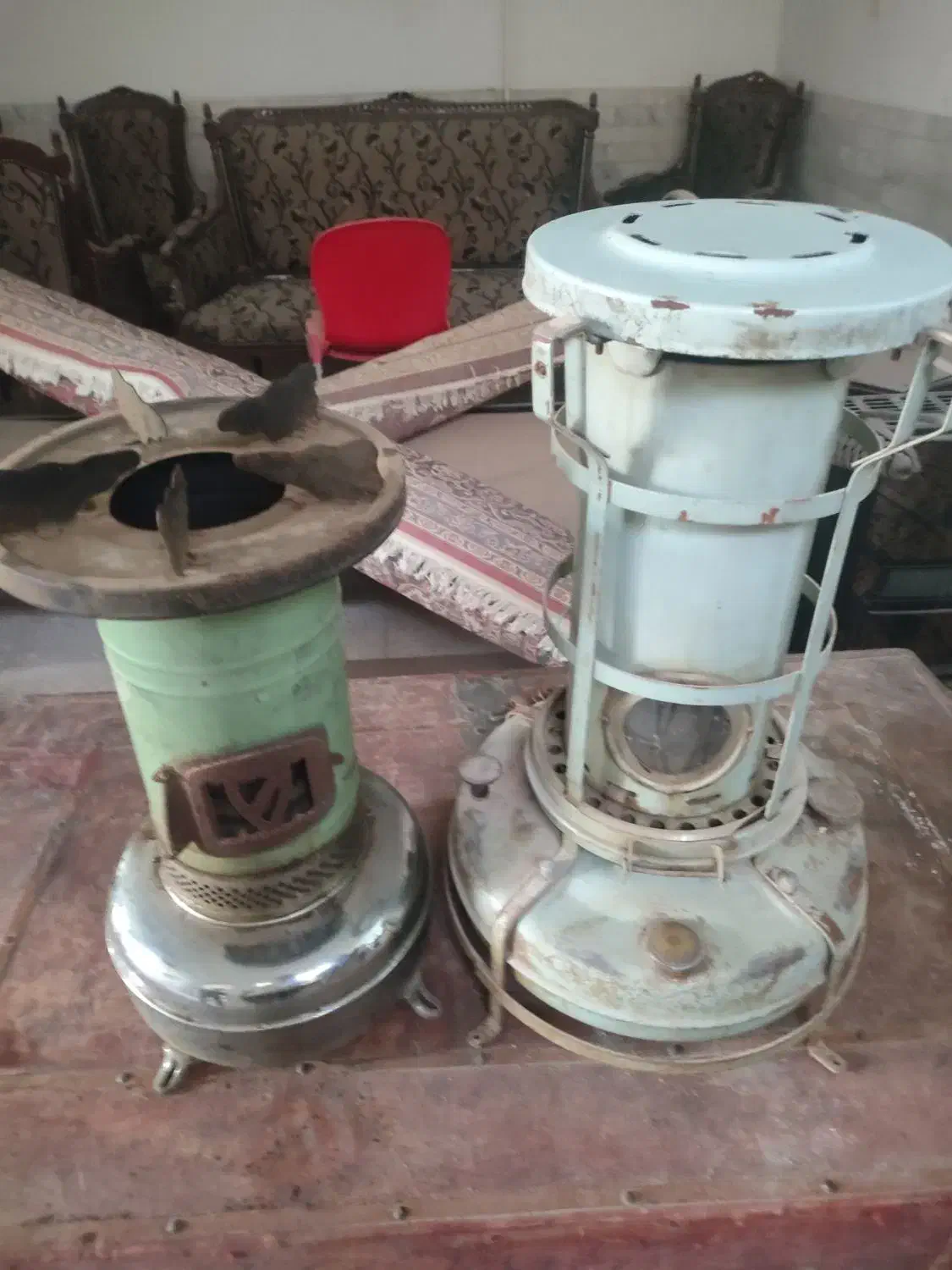 یک علائدین و چراغ والر قدیمی|کلکسیون اشیاء عتیقه|یزد, |دیوار