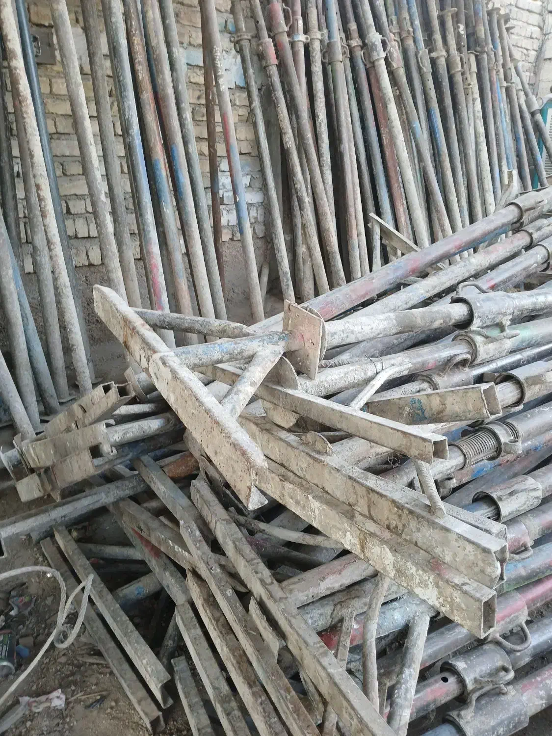 اجاره جک سقفی فلزی قالب فلزی چوبی چهارپایه فرغون|مصالح و تجهیزات ساختمان|شیراز, کوشک میدان|دیوار