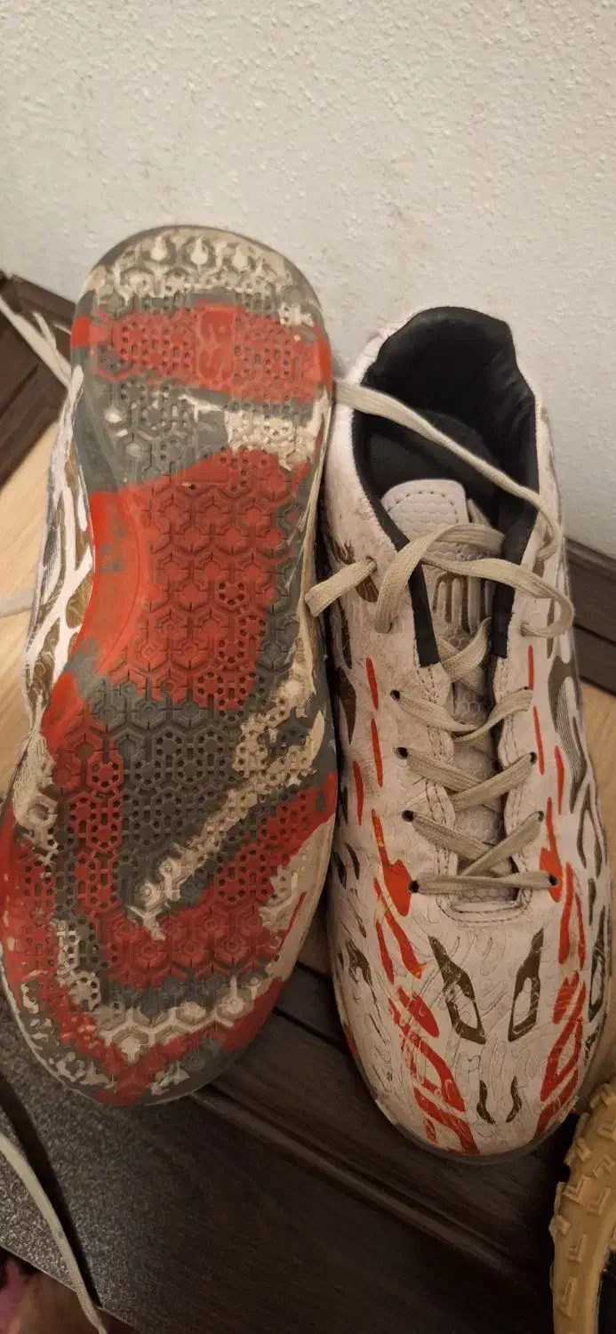 کفش فوتبال سالنی|کفش و لباس بچه|رشت, رودباری|دیوار