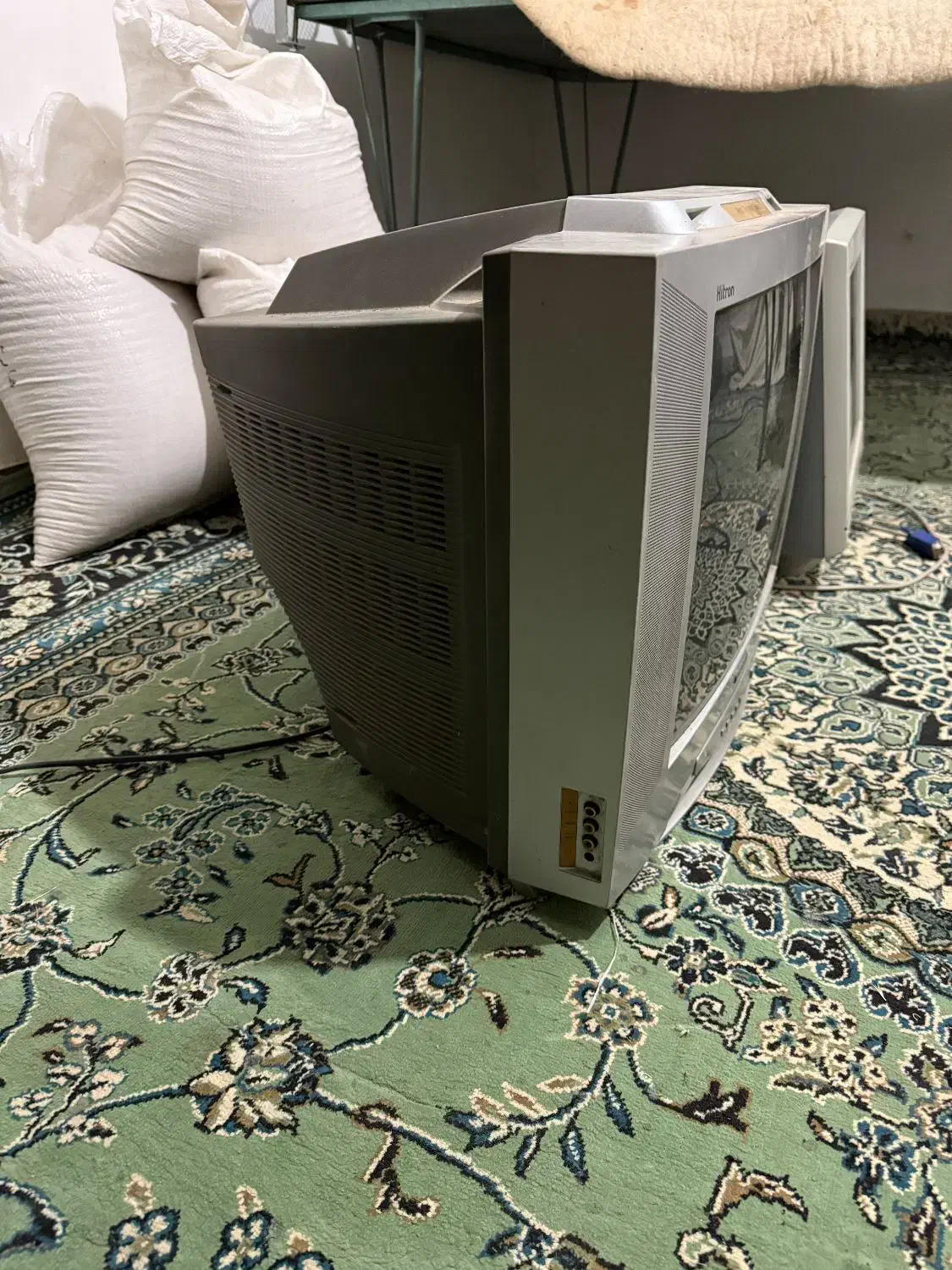 تلویزیون ۲۱اینچ سامسونگ و الجی|تلویزیون و پروژکتور|نهاوند, |دیوار