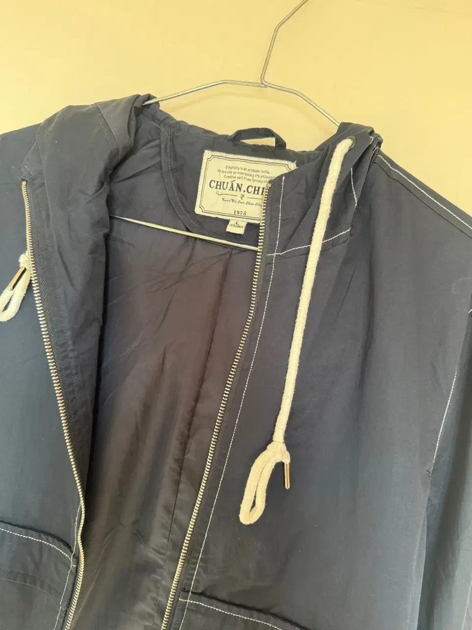 کاپشن|لباس|پرند, فاز ۶|دیوار