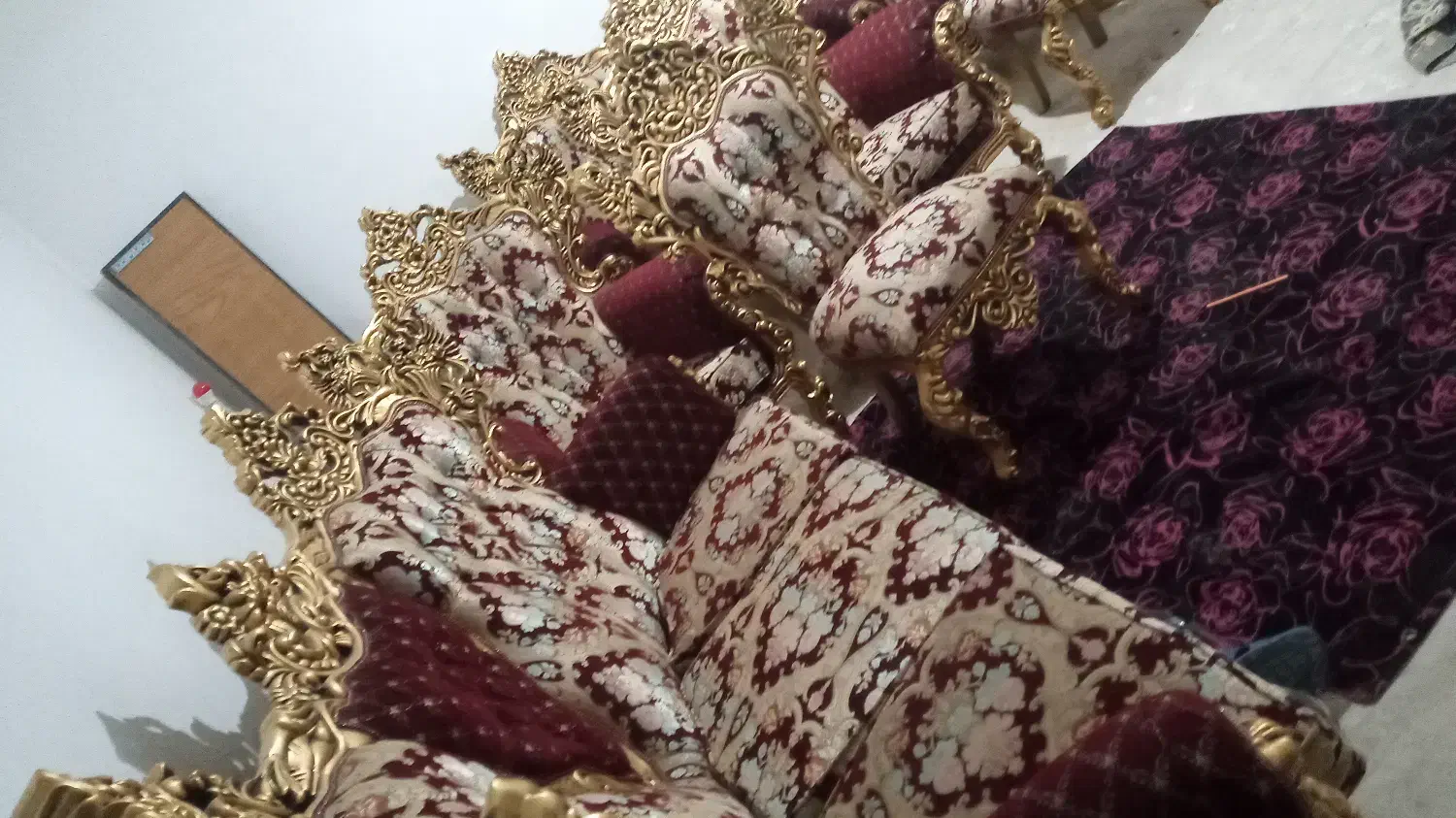 مبل سلطنتی زرشکی چوبی درحدنوکم کاروسالم|مبلمان خانگی و میز عسلی|شیروان (خراسان), |دیوار