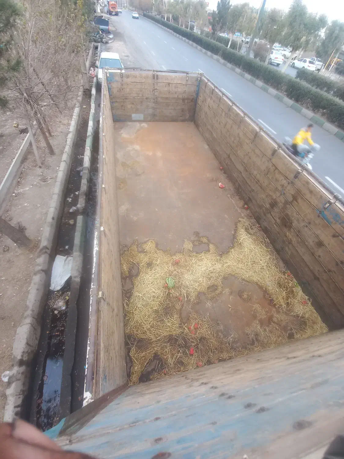 اتاق عقب باری|خودرو سنگین|قم, قلعه صدری|دیوار