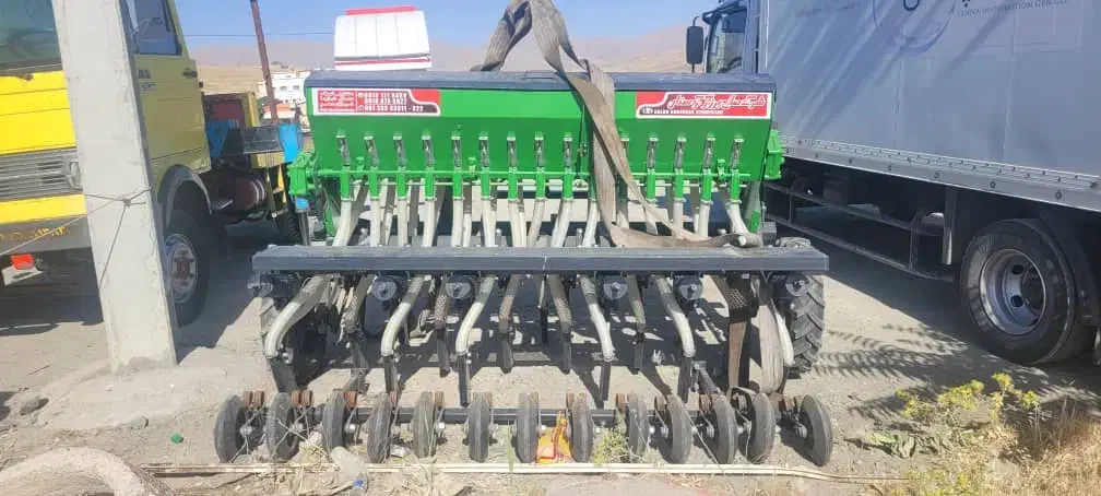 ۲عدد دستگاه ۱۳ ردیف صلاح  برزگر ویک عدد حدادی|ماشینآلات صنعتی|کبودرآهنگ, |دیوار