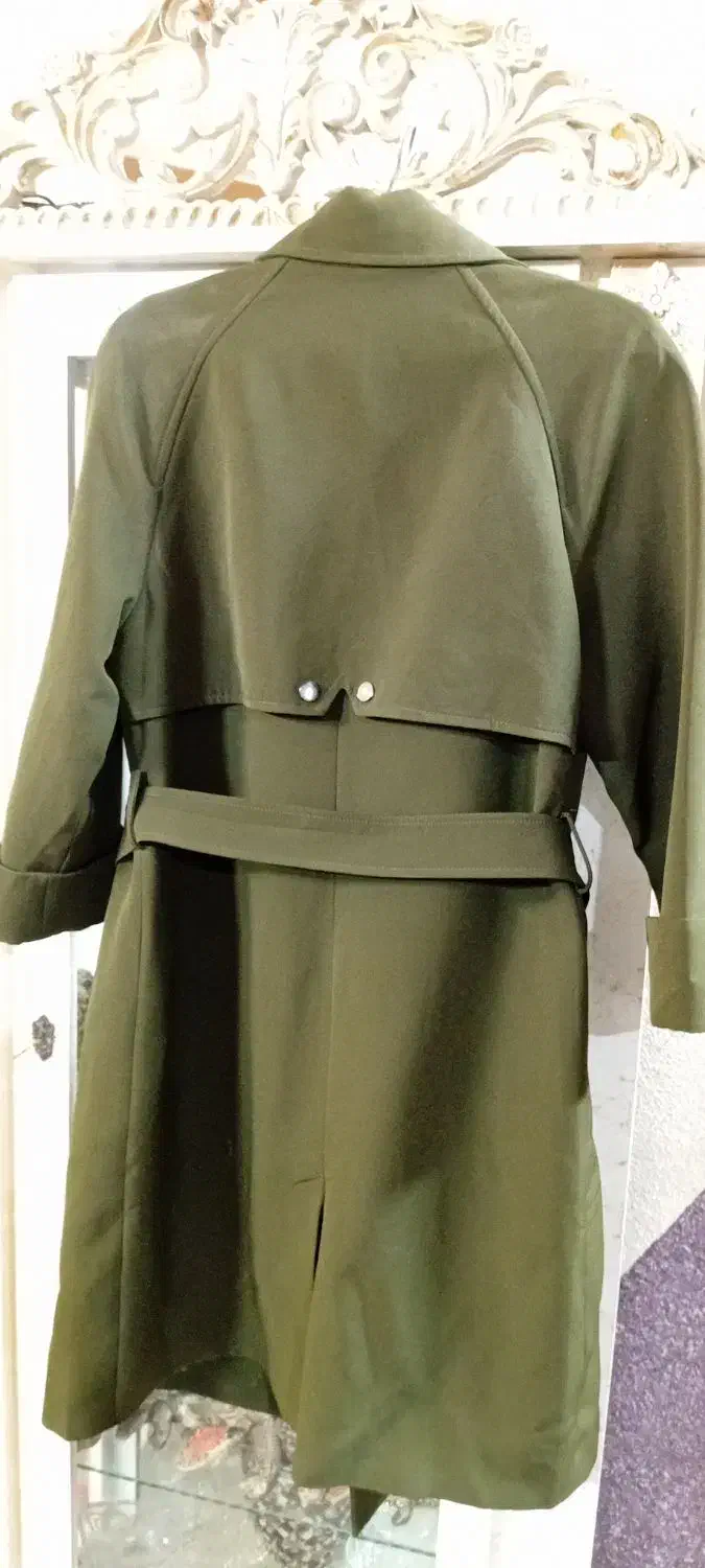 پالتو|لباس|پیشوا, |دیوار