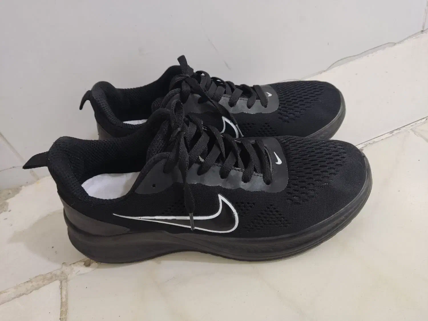 کفش نایک|کیف، کفش، کمربند|مهاباد (آذربایجان غربی), |دیوار