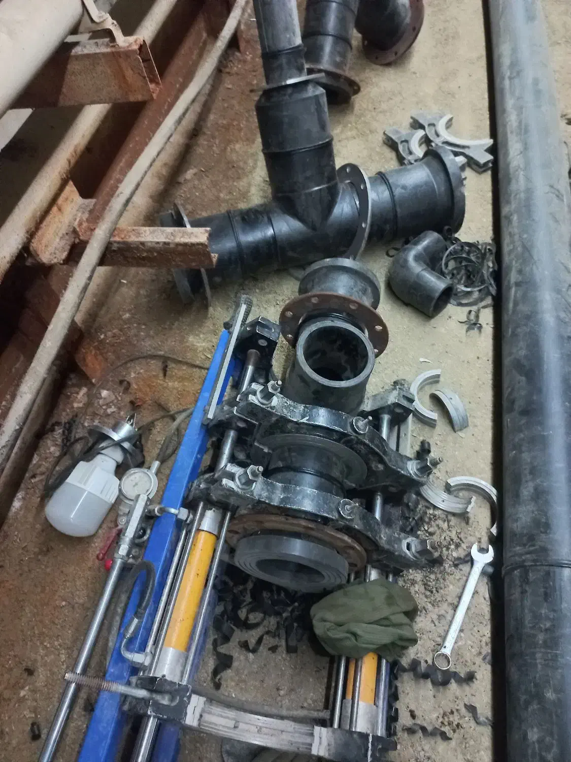 جوشکاری لوله های پلی اتیلن|خدمات پیشه و مهارت|کبودرآهنگ, |دیوار