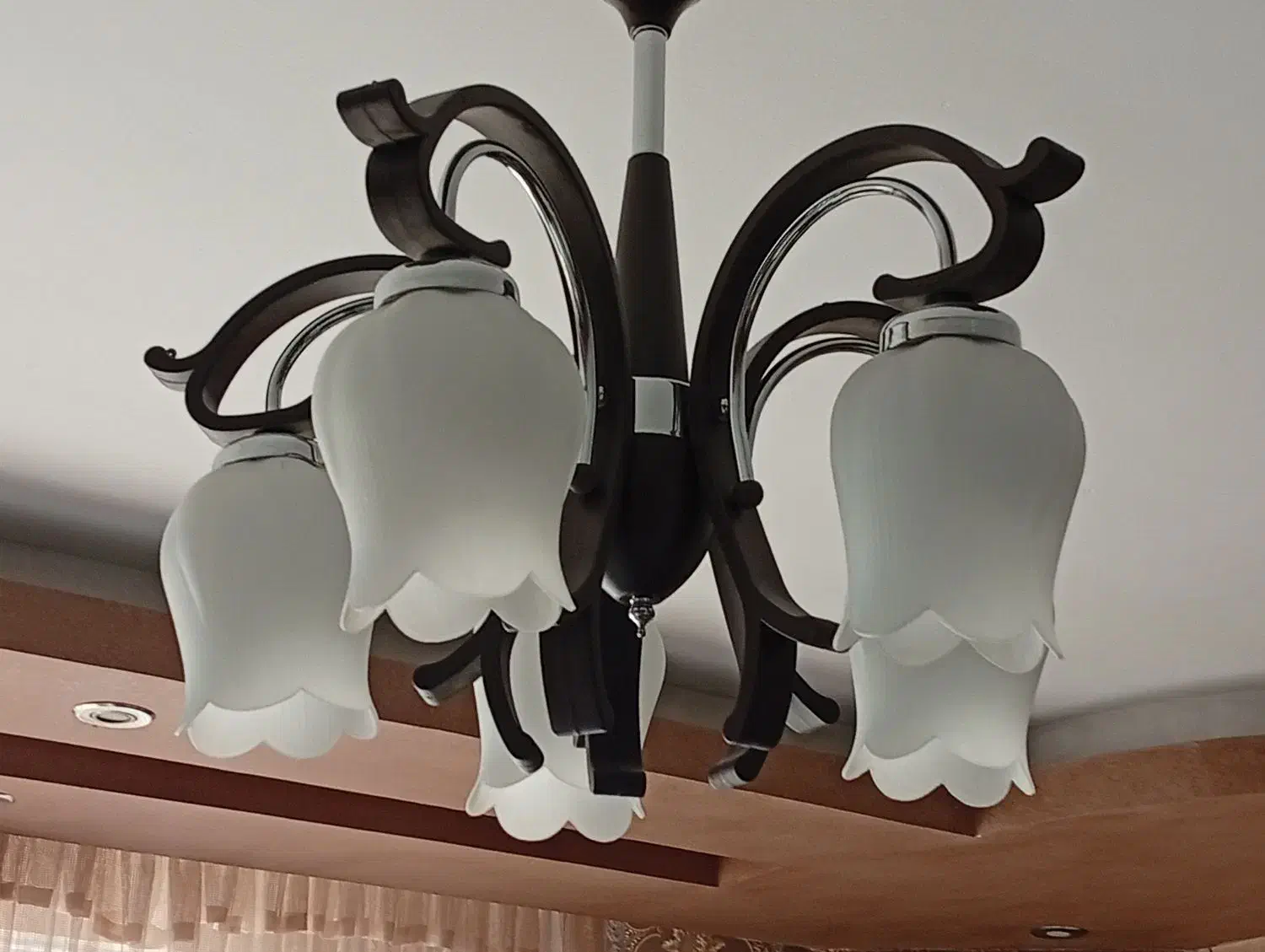 لوستر پنج شاخه|لوستر و چراغ آویز|اصفهان, خرم|دیوار