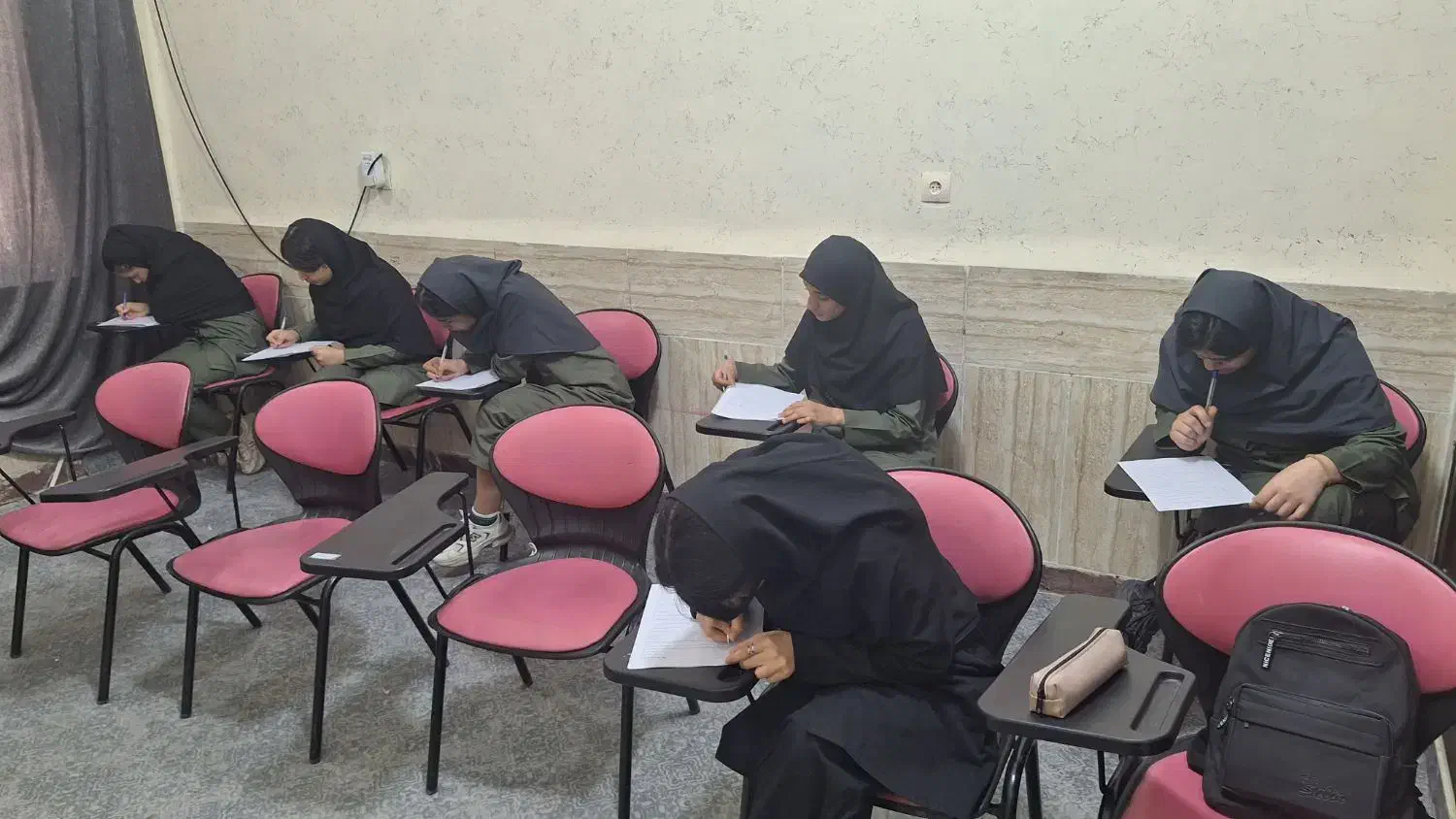 مدرسه خصوصی فروغ متوسطه دوم  فرمانداری عشایر۲|خدمات آموزشی|خرمشهر, |دیوار