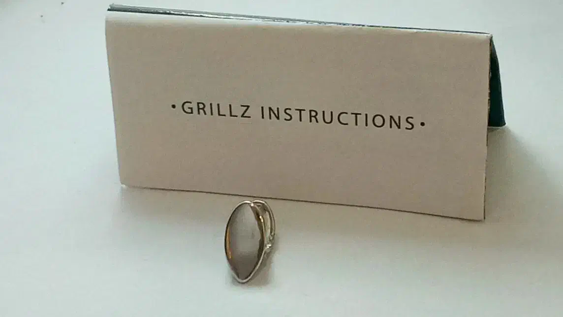 گریلز دندان|بدلیجات|شاهینشهر, اقبال لاهوری|دیوار