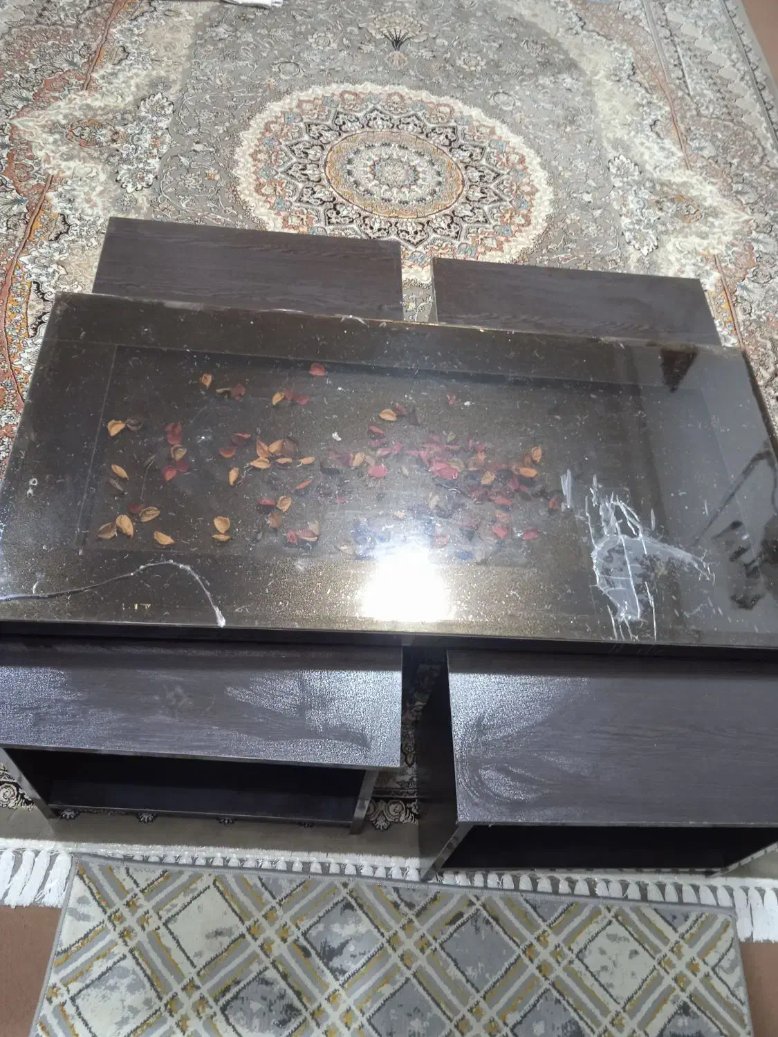 جلومبلی با چهار عدد عسلی سالم|مبلمان خانگی و میز عسلی|قروه, |دیوار