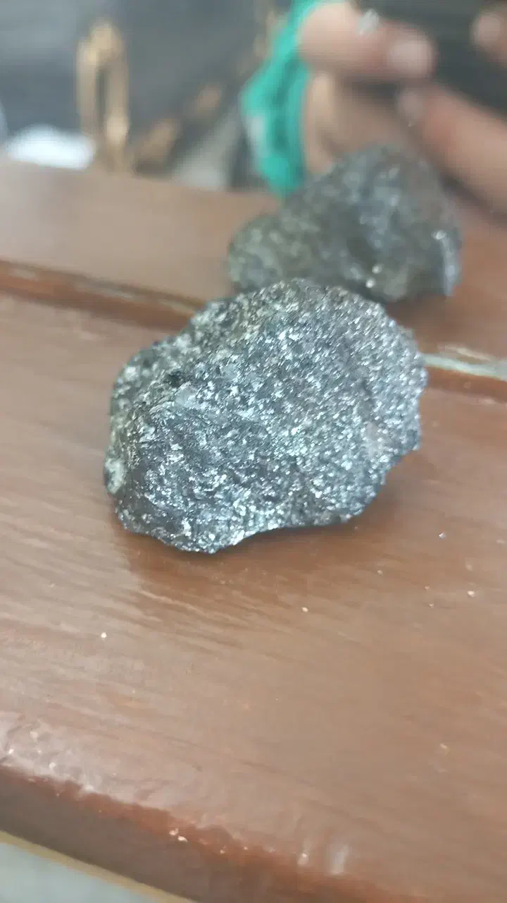 یک عدد سنگ معدنی|کلکسیون اشیاء عتیقه|چناران, |دیوار