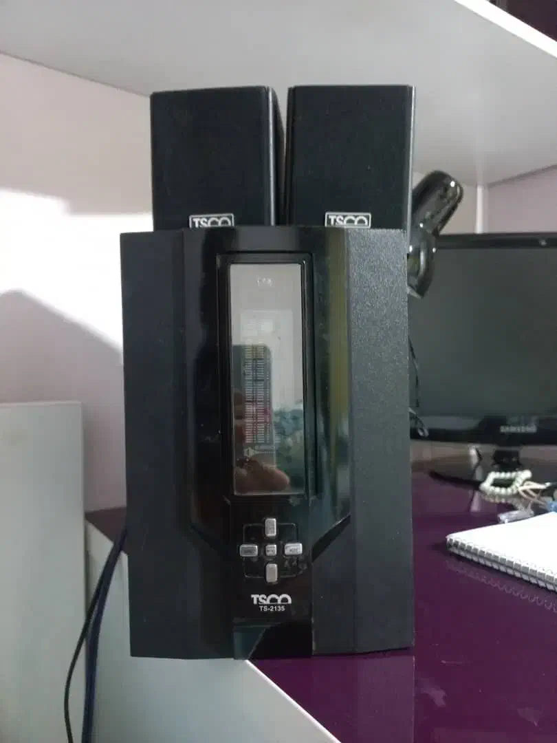 کامپیوترها با کلیه وسایل|رایانه رومیزی|قدس, شهر‌قدس|دیوار