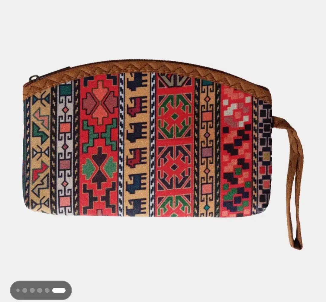 کیف گمشده|اشیا|دهدشت, |دیوار