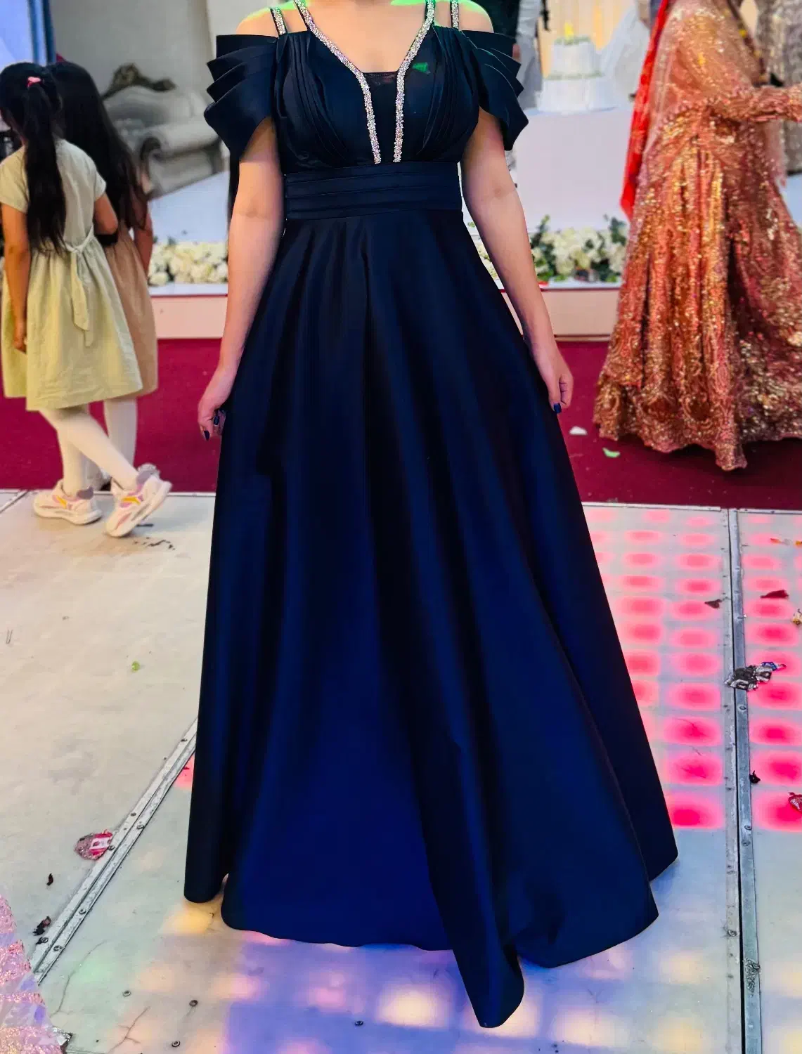 مجلسی نو|لباس|امیدیه, |دیوار