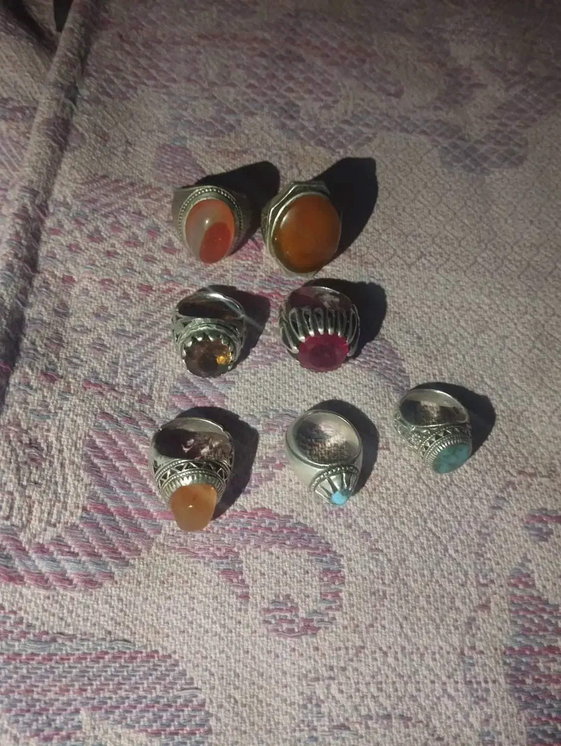 هفت عدد انگشترای کهنه وبکر|کلکسیون اشیاء عتیقه|قدس, شهر‌قدس|دیوار