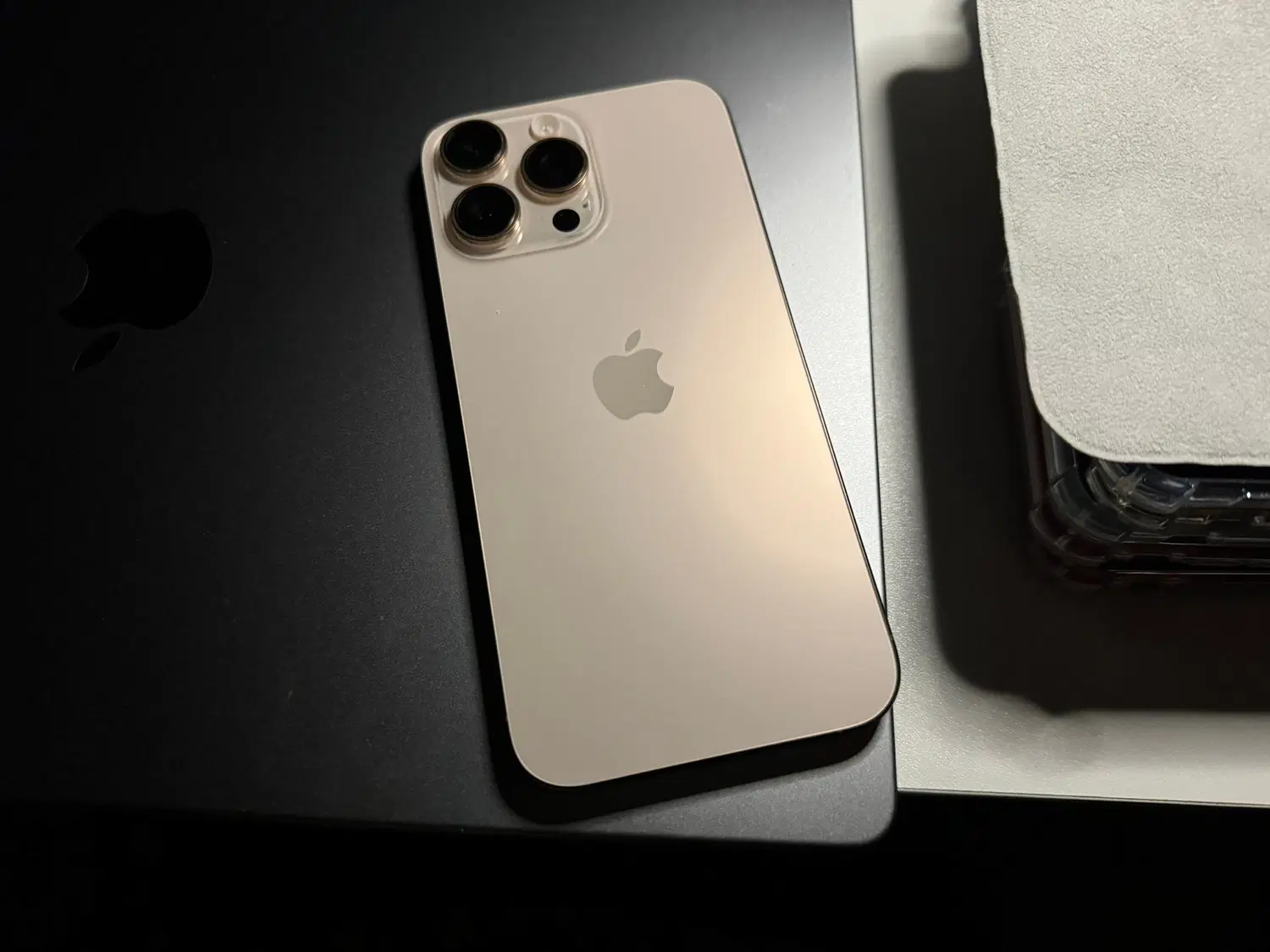 iphone 16promax 256GiG ZA|موبایل|اصفهان, باغ نگاره|دیوار