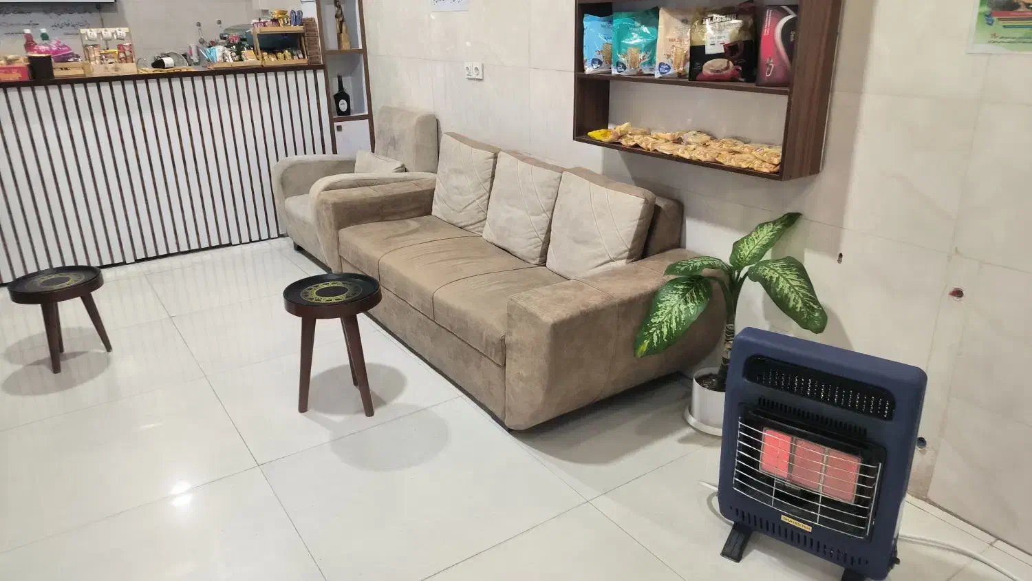 مبل پنج نفره و هشت نفره|مبلمان خانگی و میز عسلی|کاشمر, |دیوار