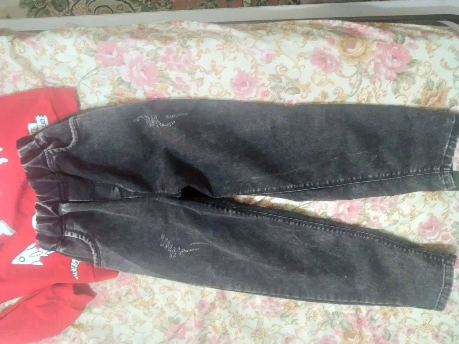 فضانورد با شلوار لی|کفش و لباس بچه|قم, انسجام|دیوار