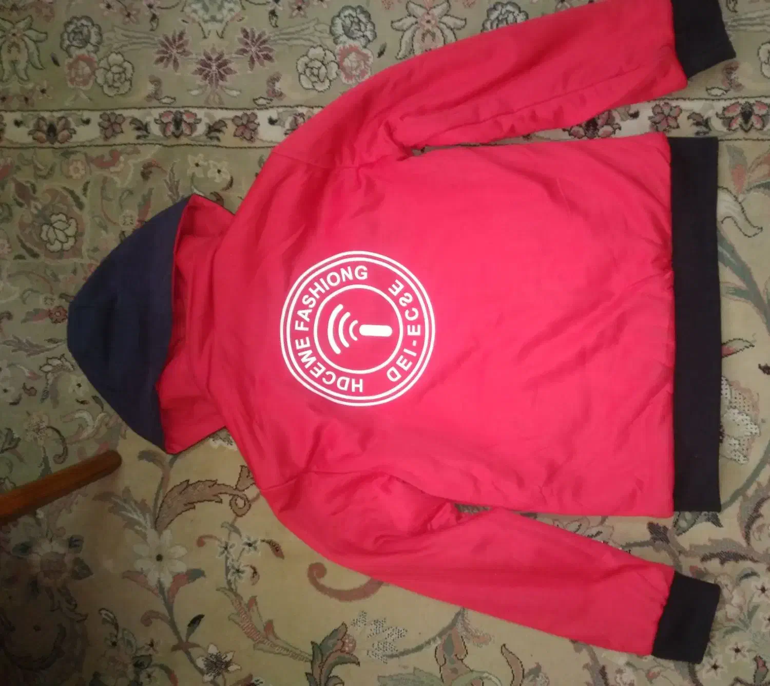 کاپشن تُرک|لباس|مشهد, عامل|دیوار