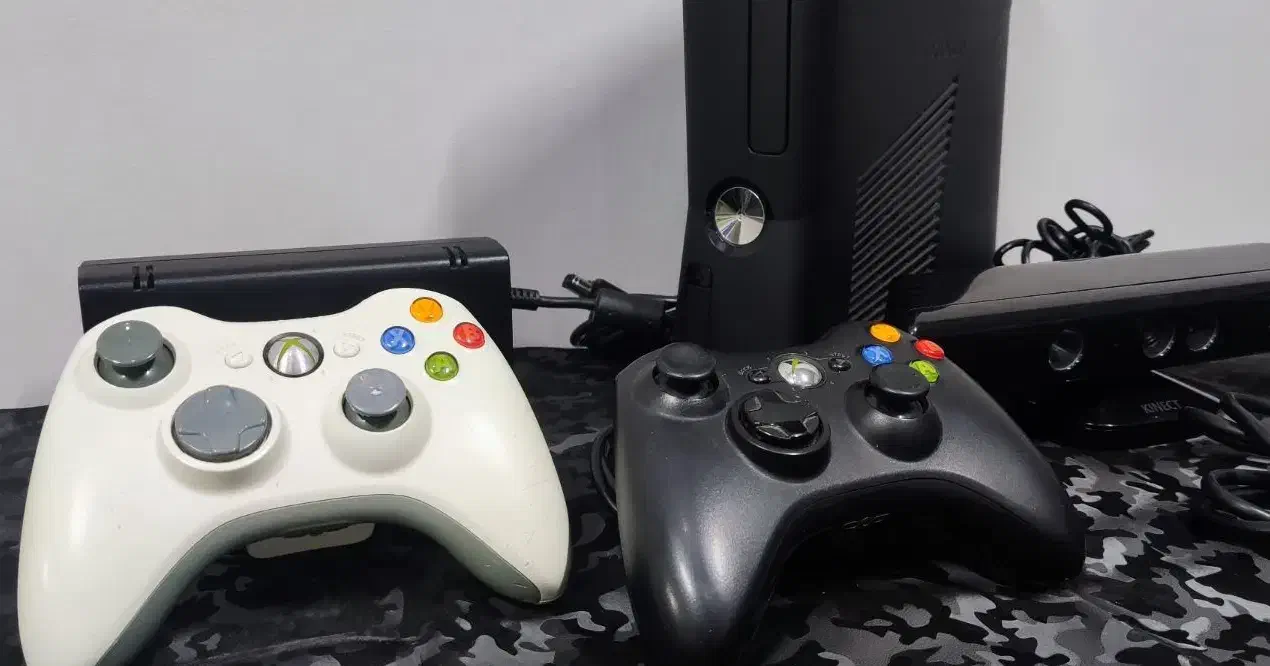xbox 360 slim  با دو دسته|کنسول، بازی ویدئویی و آنلاین|کرج, گوهردشت|دیوار