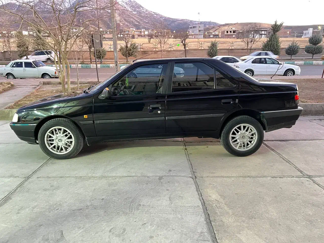 پژو ۴۰۵ مدل ۹۳ اتاق وموتور ۴۰۲|خودرو سواری و وانت|بانه, |دیوار