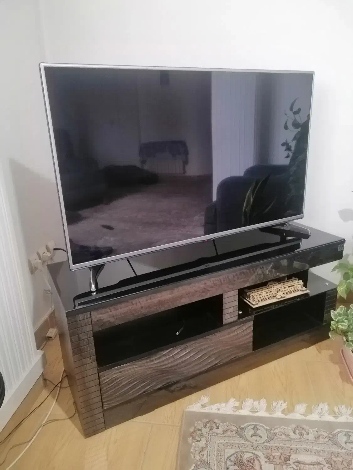 تلویزیون49اینچ LG|تلویزیون و پروژکتور|رشت, چله خانه|دیوار