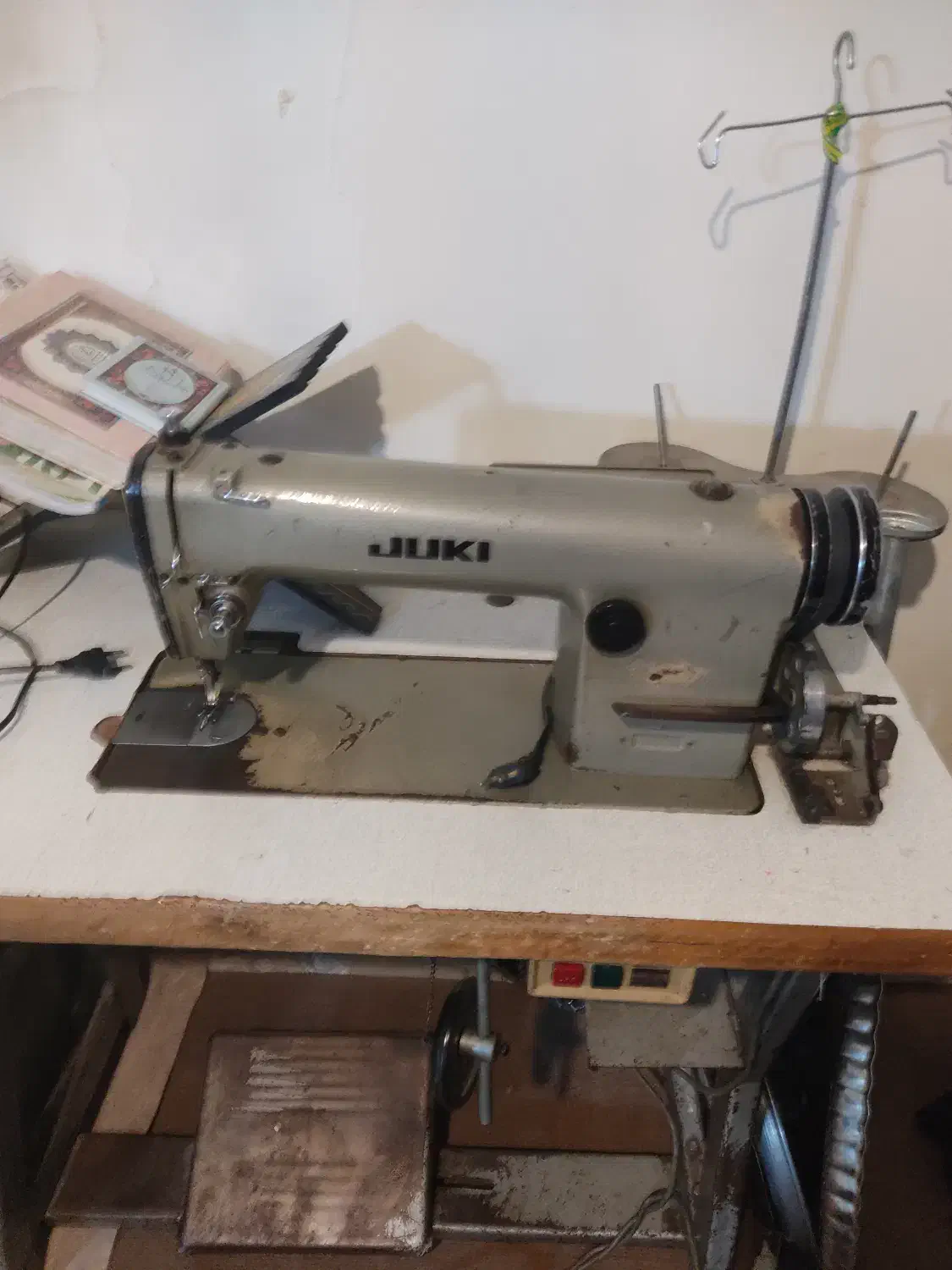 چرخ خیاطی|چرخ خیاطی و ریسندگی|بومهن, |دیوار