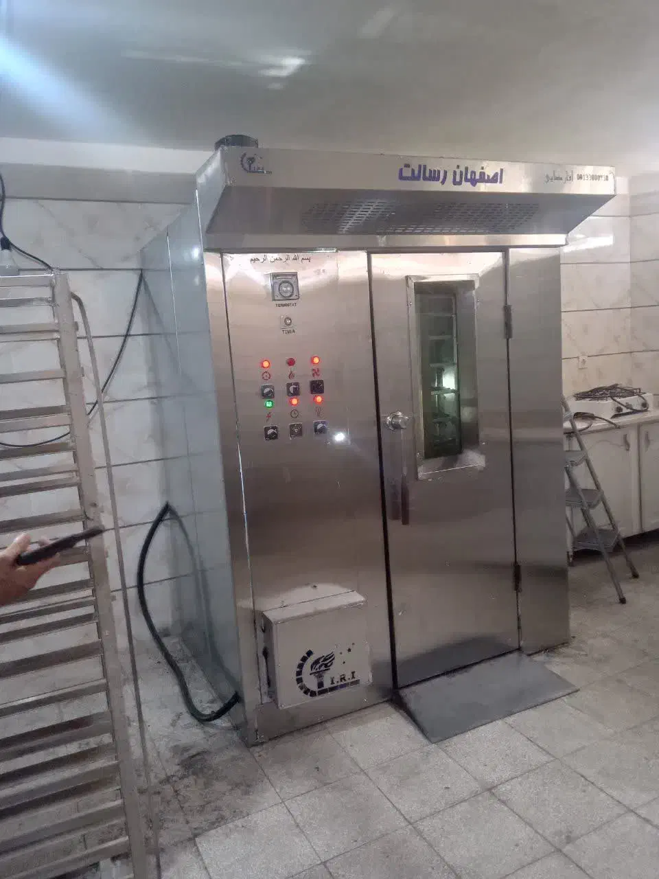 آلمانی زن دونات زن فردست دوم قنادی سرخ کن مشهدی|ماشین‌آلات صنعتی|اصفهان, سودان|دیوار